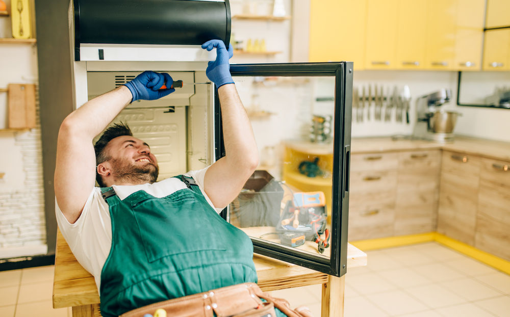 Worker gloves repair refrigerator home